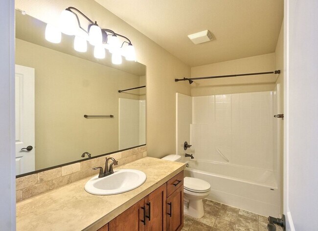 Building Photo - Beautiful Corner Lot 4 BD* 2.5 BA* Single ...