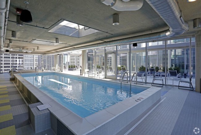 Foto del edificio - Luxury Downtown Apartments Multiple Units