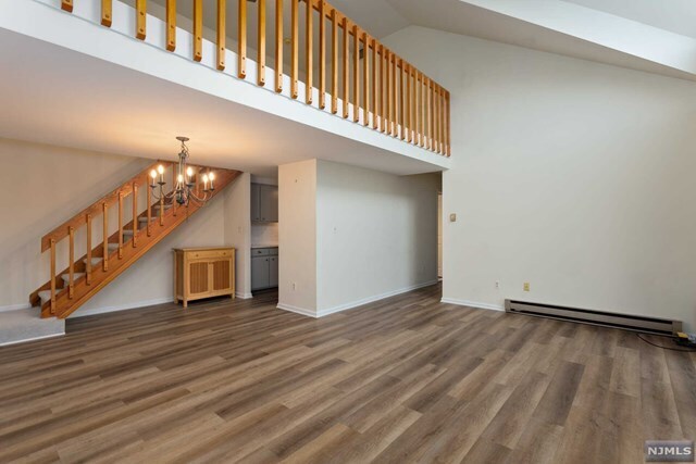 Foto principal - 651 Riverside Ave