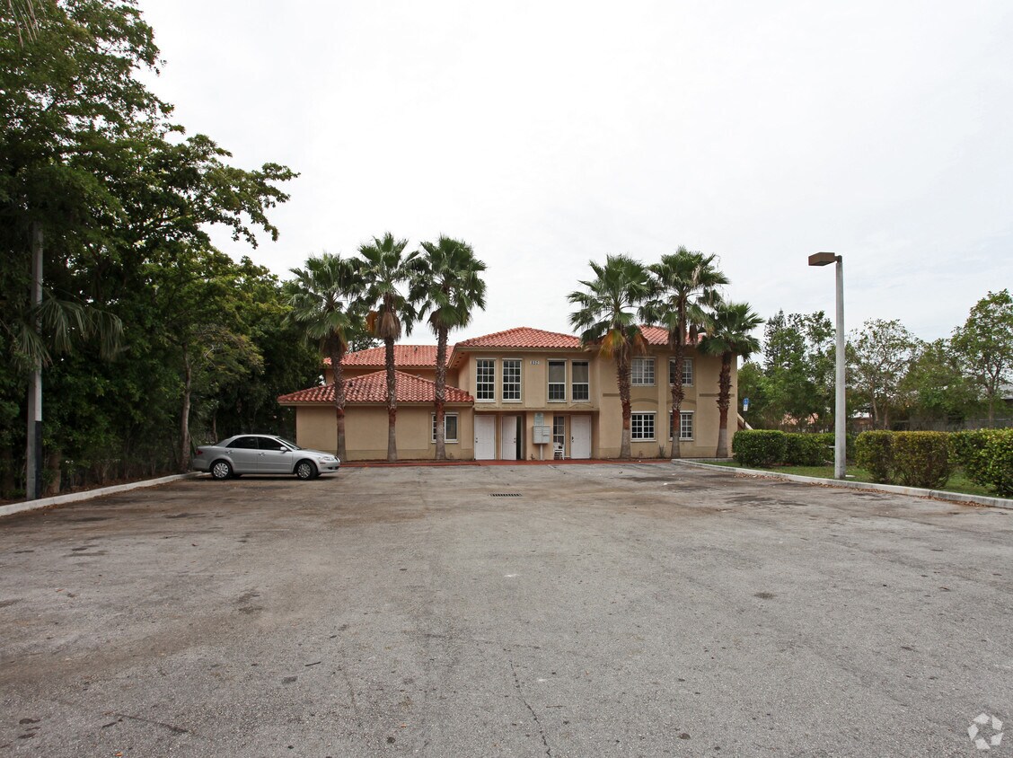 Building Photo - 650 SW 9th St