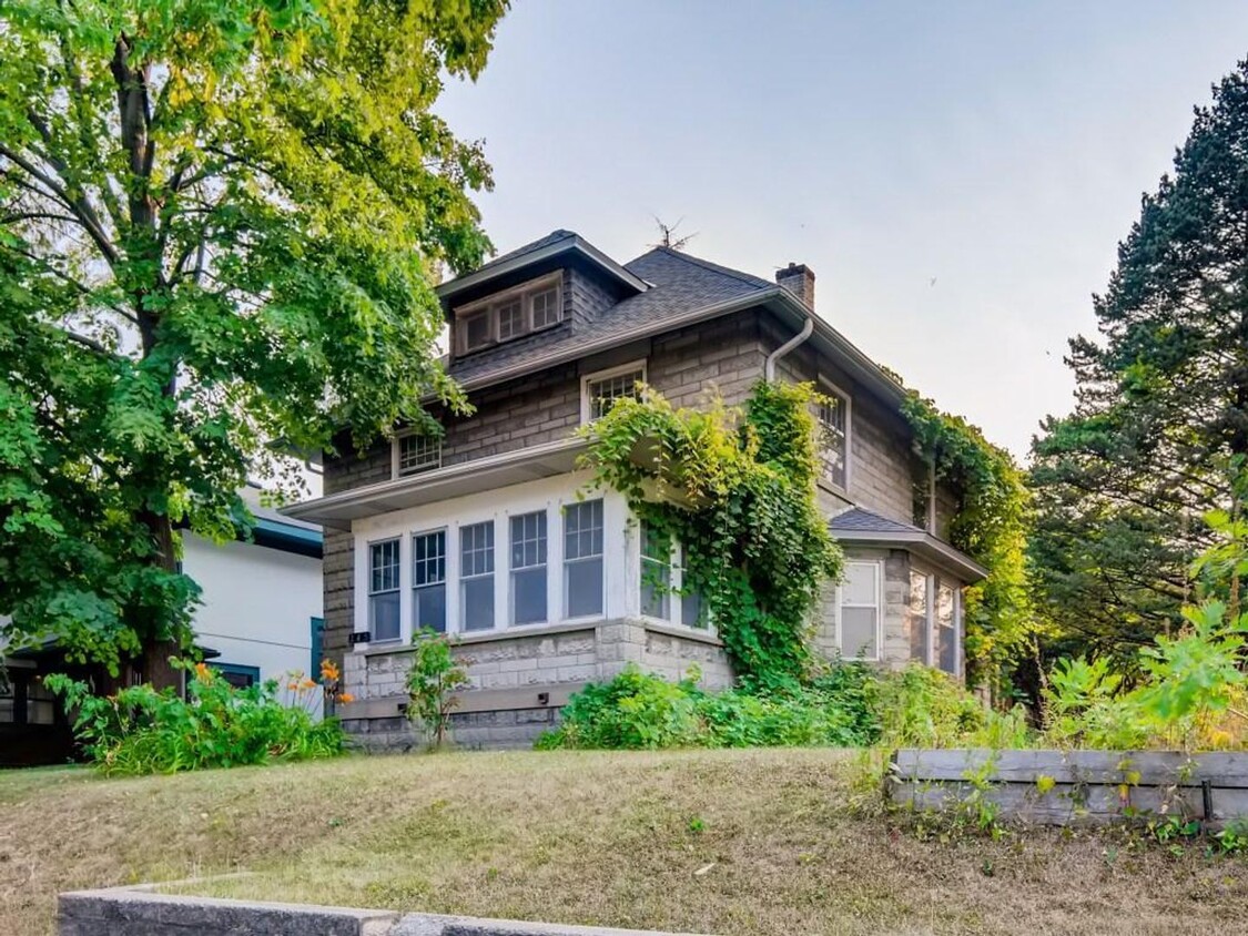 Primary Photo - June 2025 ~ Cute 5 bedroom house. Spacious...