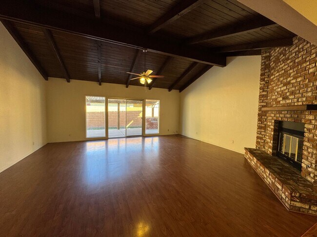 Foto del edificio - Spacious SW Bakersfield home!