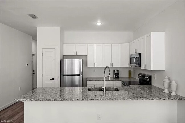 Foto del edificio - Modern Living Redefined: Luxury Duplexes i...