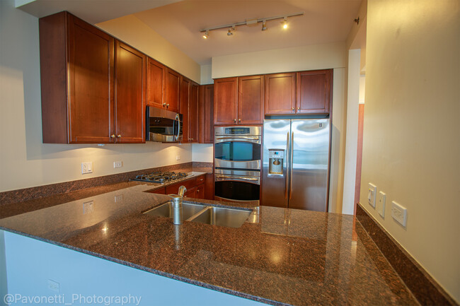 Building Photo - 1211 S Prairie Ave