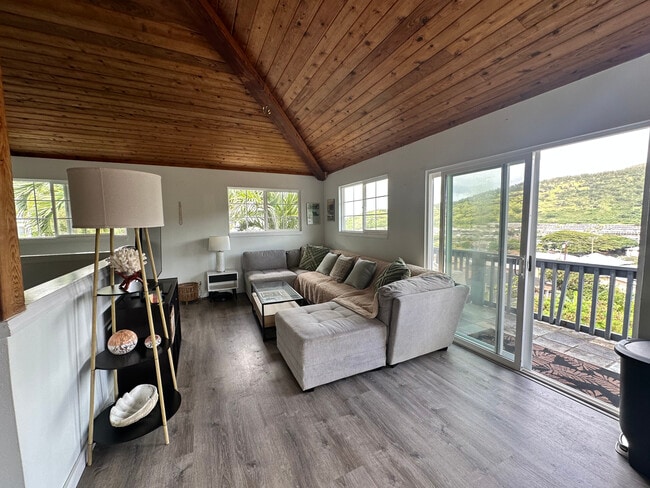 Building Photo - 1574 Wailele St