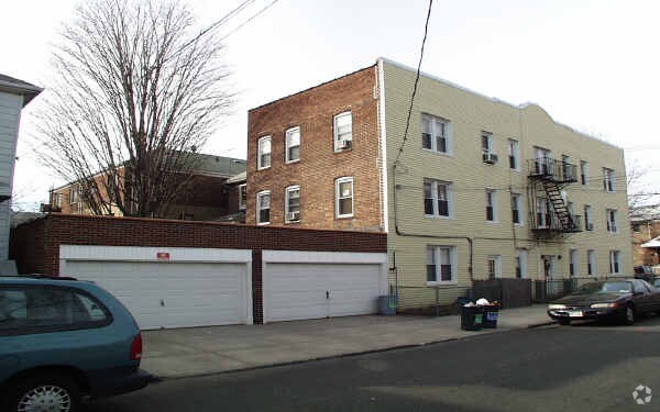 Primary Photo - 1671 Radcliff Ave