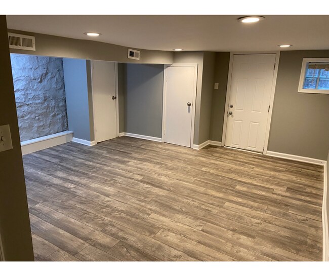 Building Photo - 2922 Grantley Ave