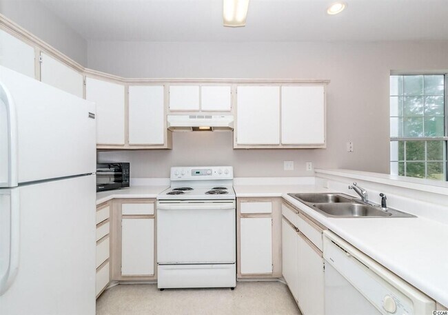 Building Photo - 1310 River Oaks Dr