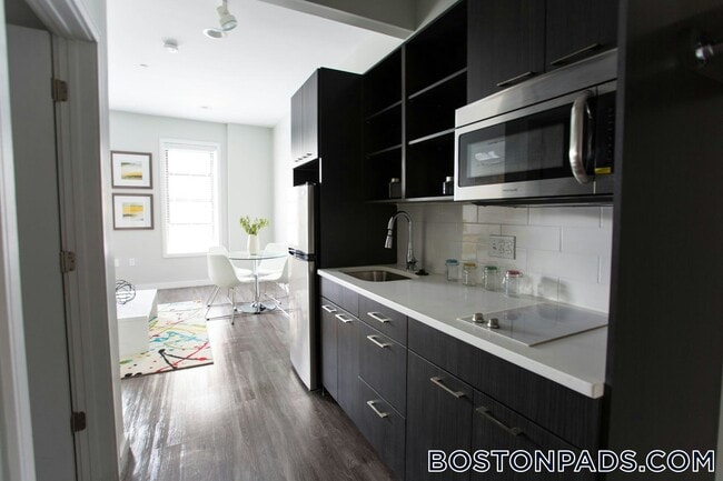 Building Photo - 82 Franklin St