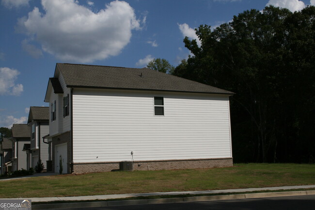 Foto del edificio - 799 Evergreen Rd