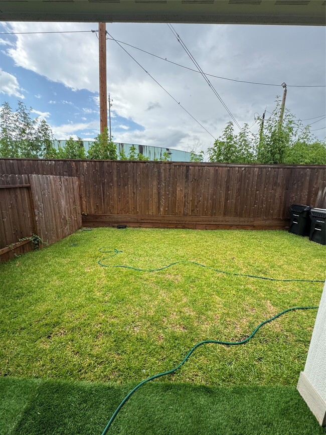 Building Photo - 8207 Rising Stream Dr