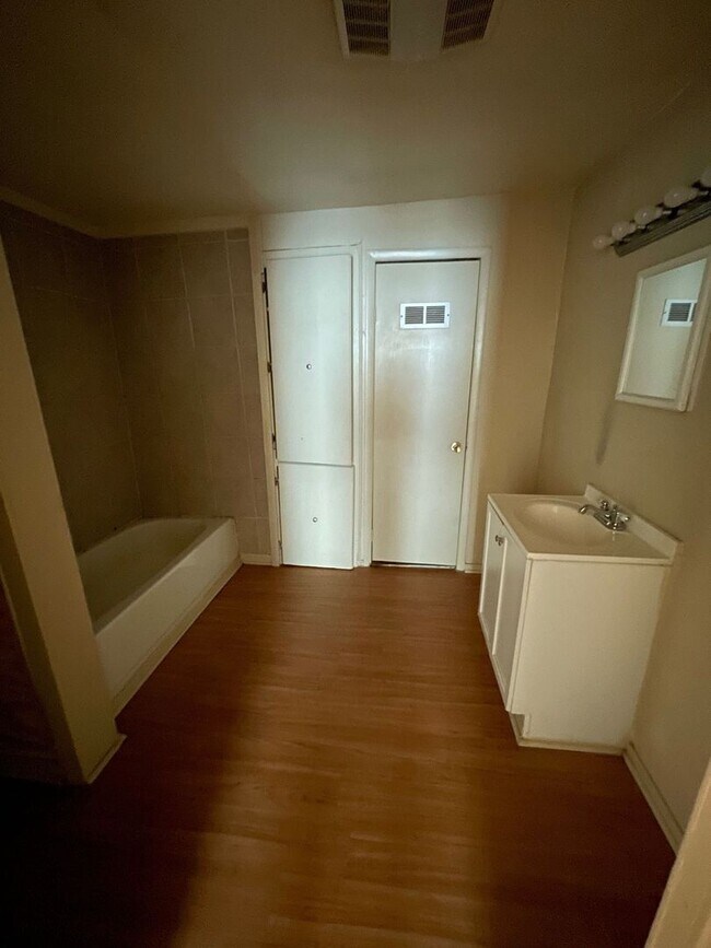 Foto del edificio - 3 bedroom, 1 bath