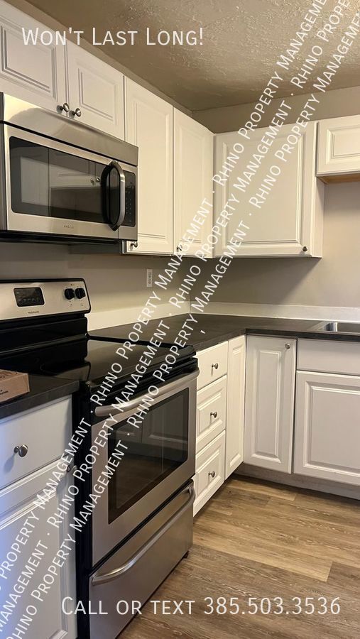 Building Photo - 2 Bedroom/1 Bathroom unit in West Valley City