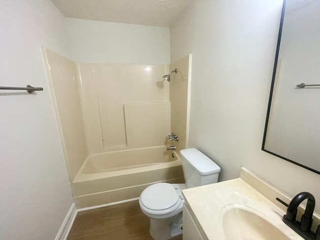 Building Photo - 2/1 apartment in downtown Brandon for rent!!