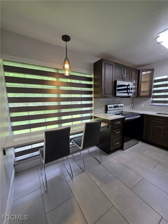 Foto del edificio - 10452 Lakeport Ct