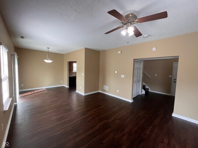 Foto del edificio - 7212 Parklake Pl