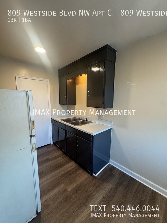 Foto del edificio - 809 Westside Blvd NW