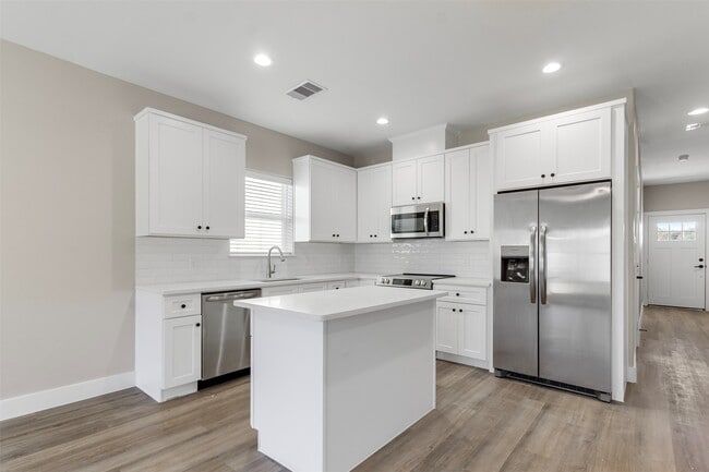 Foto del edificio - 3150 N Cleveland St