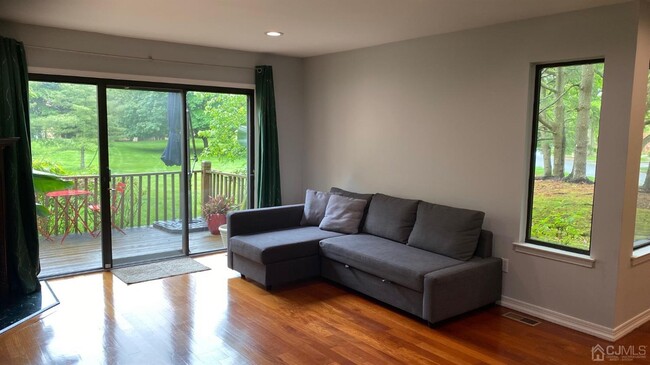 Building Photo - 70 Sayre Dr