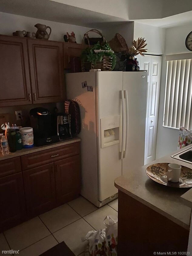 Foto principal - 2 br, 2.5 bath Townhome - 13650 Pines Blvd