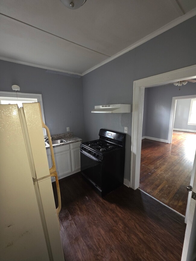 Kitchen - 207 E Rutherford St