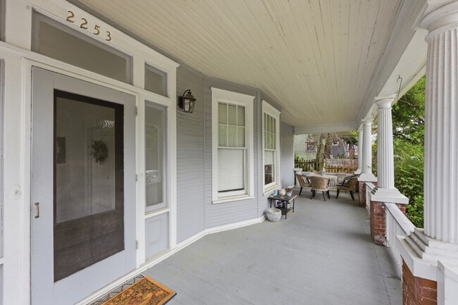 Beautiful front porch - 2253 Herschel St