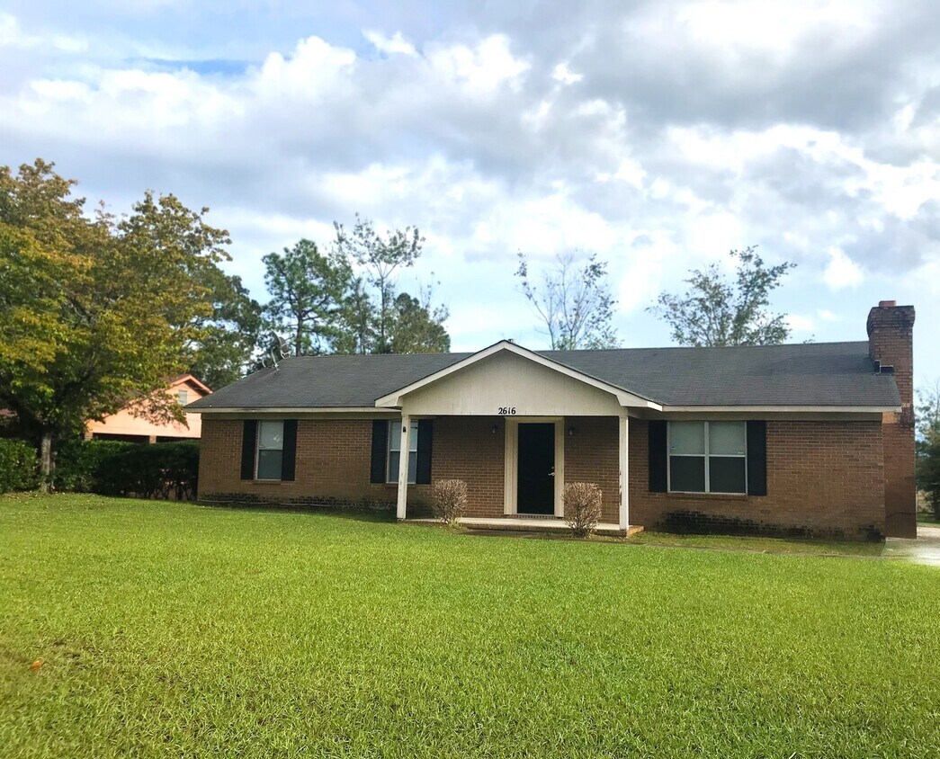 Primary Photo - Cute Ranch with Spacious Floor Plan!