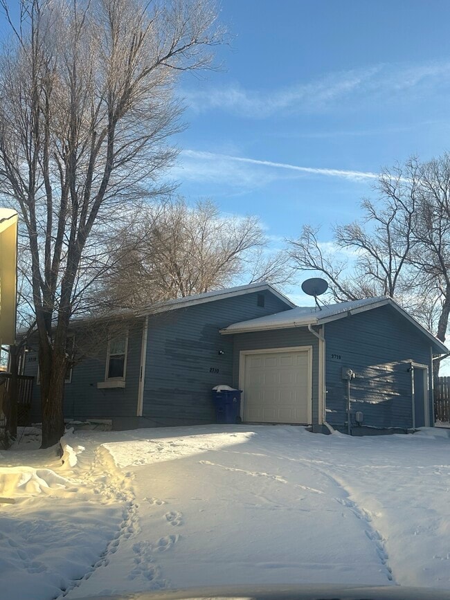 Building Photo - 2710 Hangtree Ct