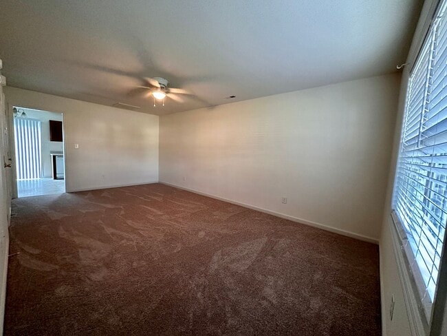 Building Photo - 105 E Coopers Ct