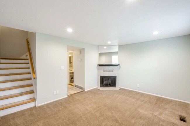 Foto del edificio - Convenient Sandy Townhome with 3 BD & 2 BA