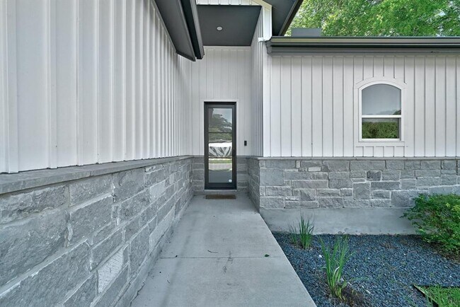 Foto del edificio - 4707 Craigwood Dr