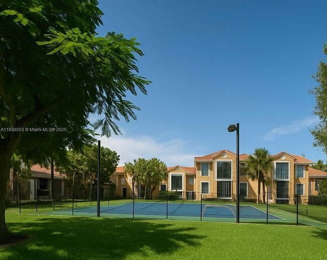 Building Photo - 8040 N Nob Hill Rd