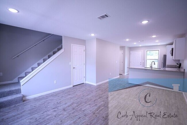 Building Photo - Move in special $800!! Beautiful 2 bed 2 bath duplex, includes washer and dryer - new construction!!