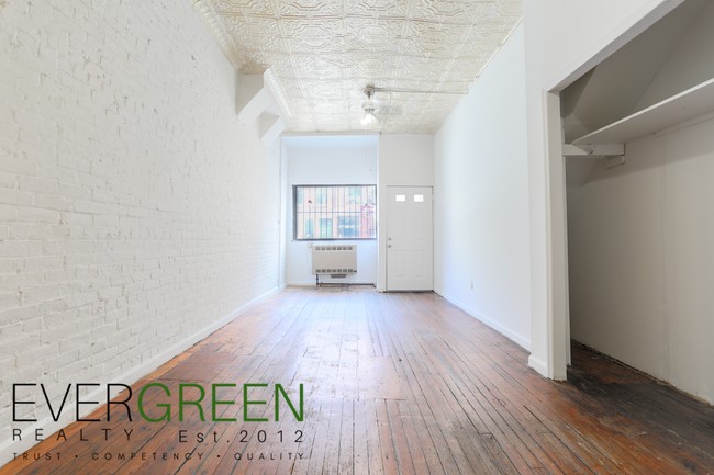 Building Photo - 336 Grand St