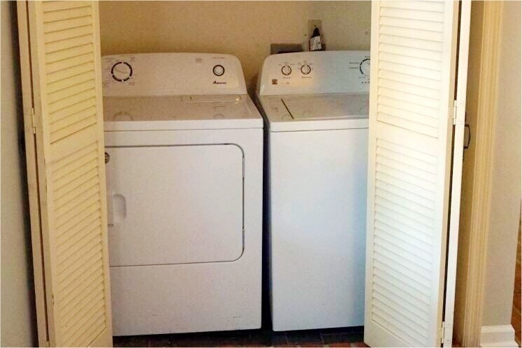 Foto principal - Spacious 2 bedroom, 2.5 bath townhome, Wes...