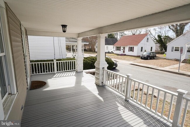 Building Photo - 605 Oak Hill Ave