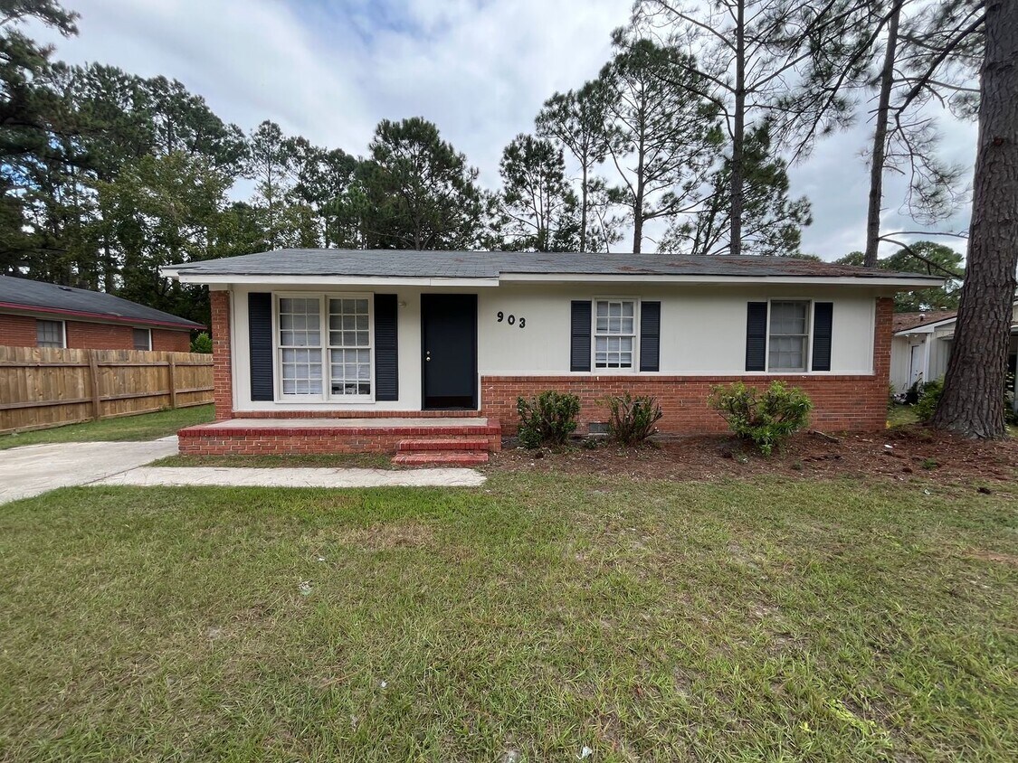 Foto principal - 903 Jamestown Dr