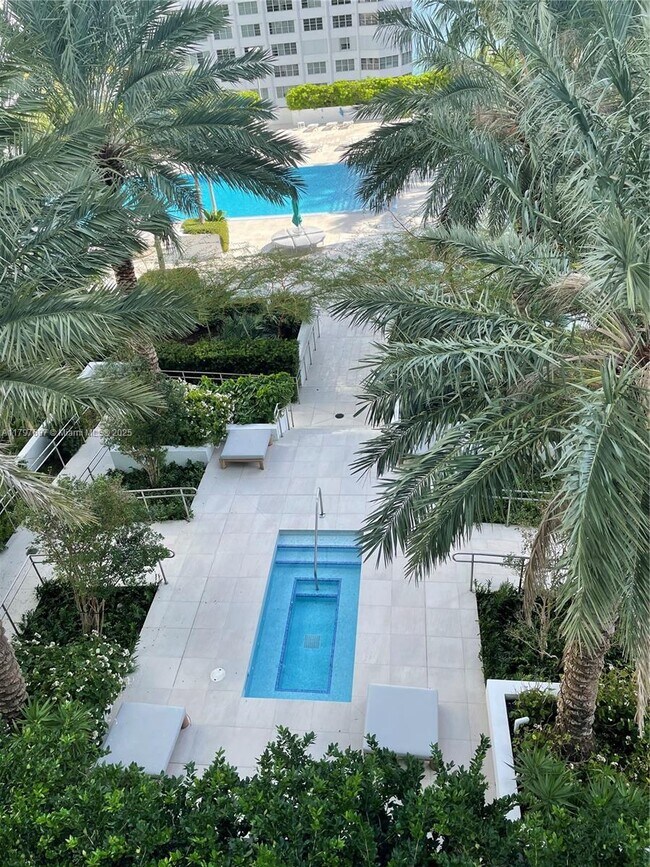 Building Photo - 951 Brickell Ave