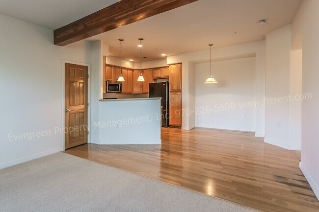 Building Photo - 5220 Boardwalk Dr