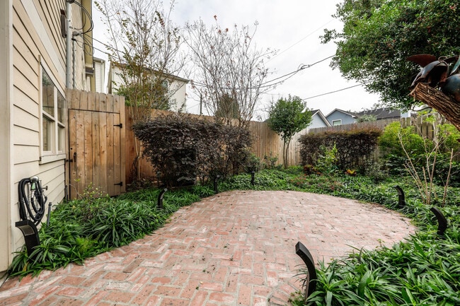 beautiful private Garden out back - 710 E 20th St