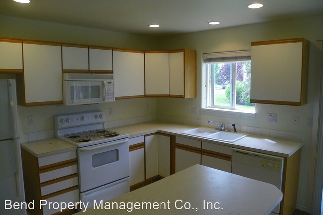 Foto del edificio - 1995 SW Canyon Dr