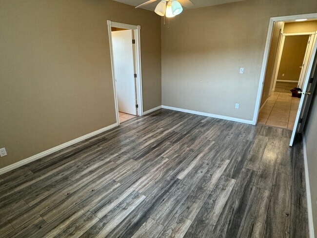 Building Photo - 3 Bedroom 1 Story Home