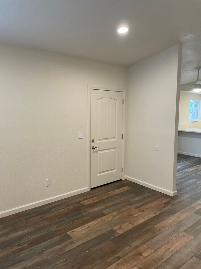Foto del edificio - REMODELED DUPLEX CLOSE TO DOWNTOWN IN S. N...