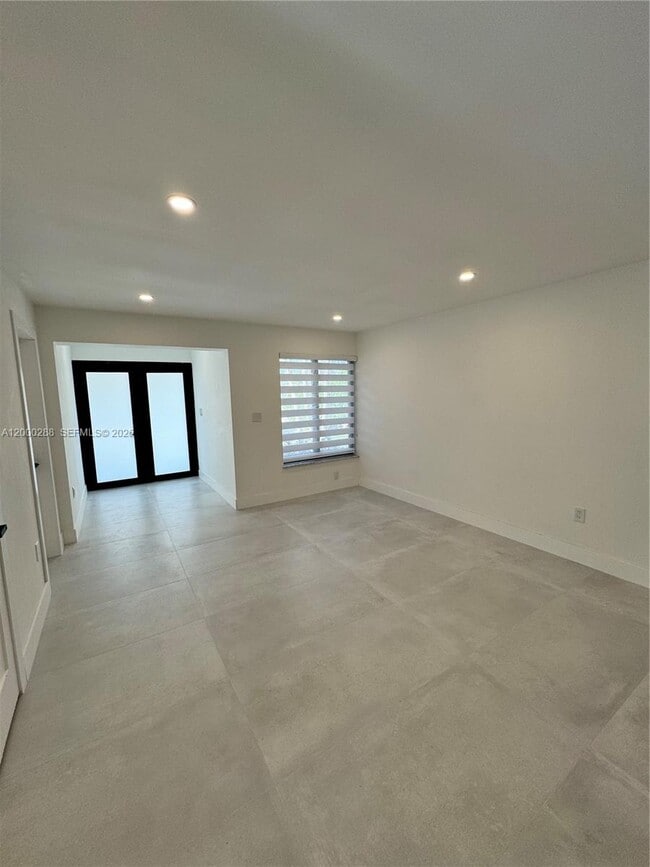 Building Photo - 3335 SW 65th Ave