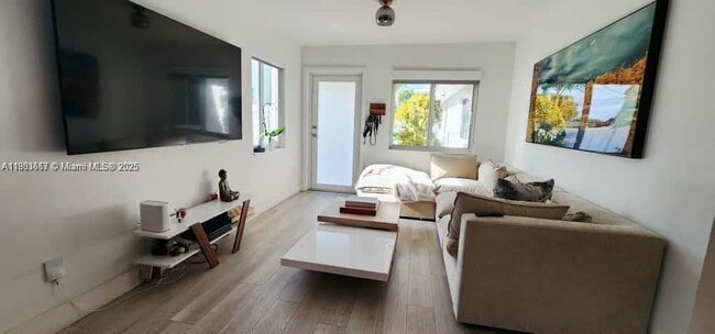 Foto del edificio - 1828 NW 4th St