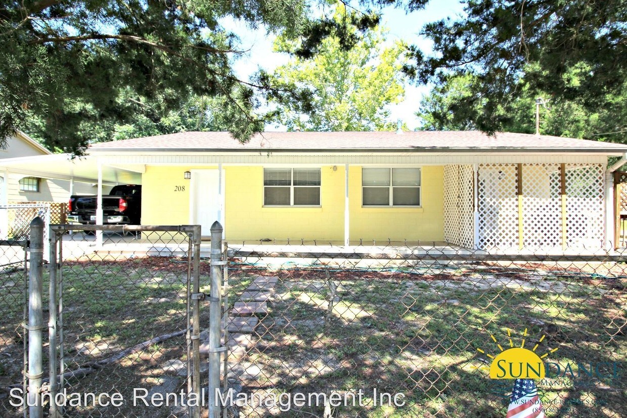 Primary Photo - 208 Deer Ave