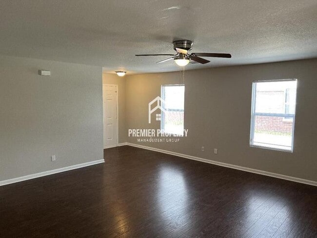Building Photo - 331 Jasmine Dr