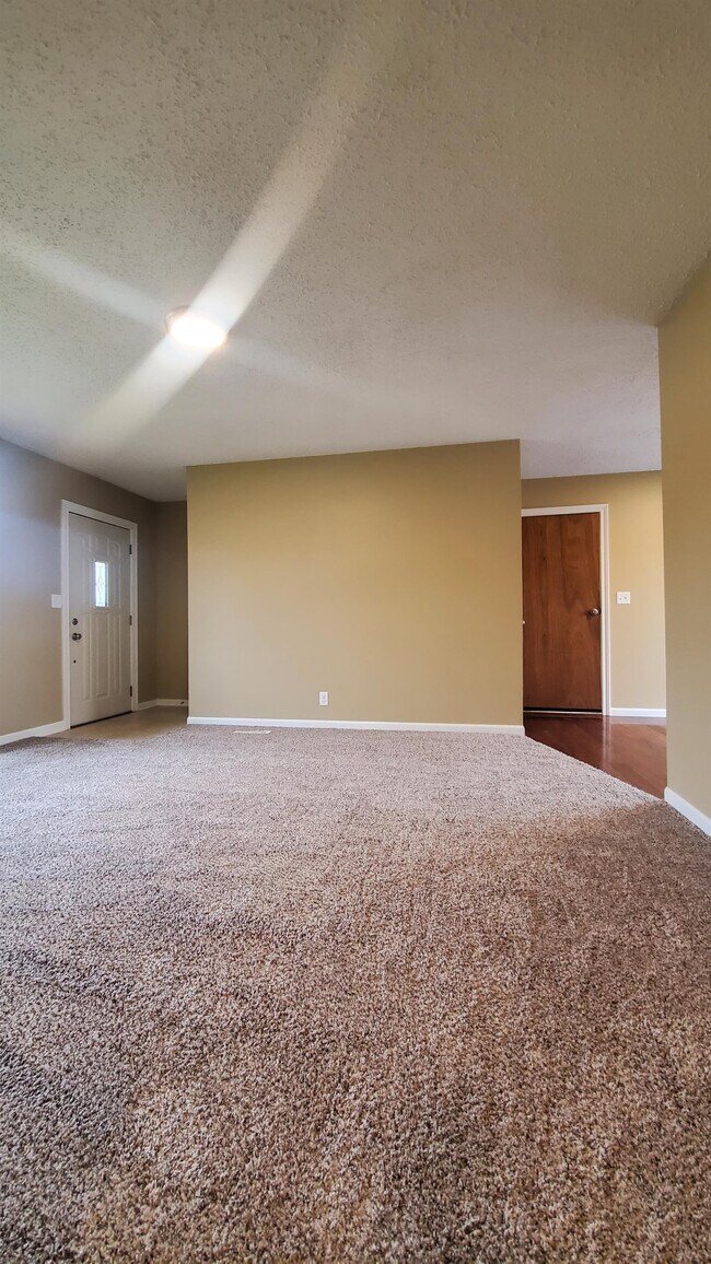 3504 Ardsley Ln SW, Cedar Rapids, IA 52404 House for Rent in Cedar