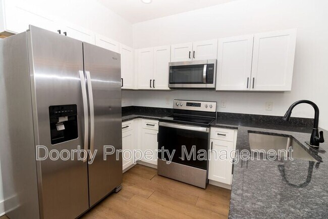 Foto del edificio - 3016 N Chamberlain Ave