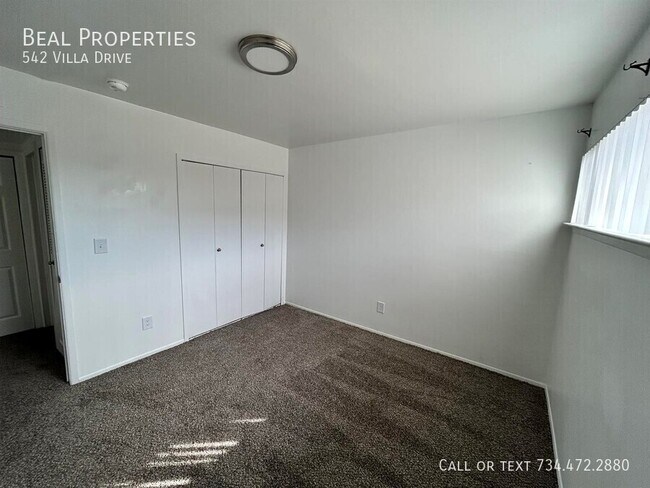 Building Photo - 542 Villa Dr